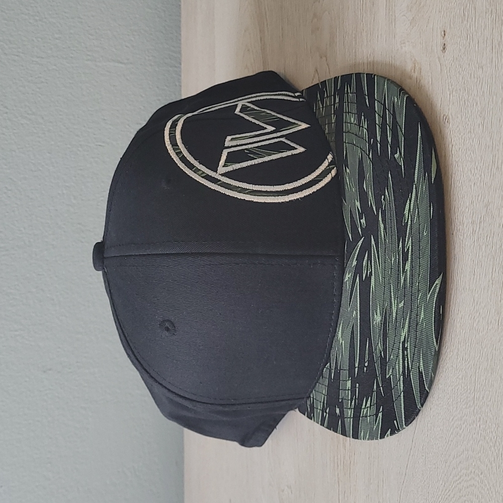 Mens/youth snapback hat